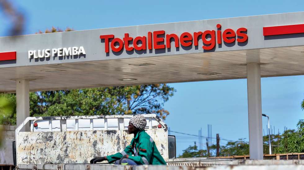 Bombas de combustível da Total em Pemba, capital provincial de Cabo Delgado, Moçambique, 30 de julho de 2025. Os empresários moçambicanos receiam eventuais limitações de segurança no fornecimento de serviços ao megaprojeto de gás natural da TotalEnergies em Cabo Delgado, após a onda de ataques terroristas, mas o governador local afirma não haver motivo para preocupações. (ACOMPANHA TEXTO DA LUSA DE 04-08-2025) LUÍSA NHANTUMBO/LUSA