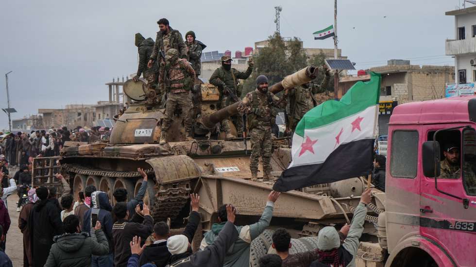 epa12656323 People celebrate the entry of Syrian army forces into the Deir Hafer area after the withdrawal of the Kurdish-led Syrian Democratic Forces (SDF), in Deir Hafer, eastern Aleppo countryside, Syria, 17 January 2026.  EPA/AHMAD FALLAHA