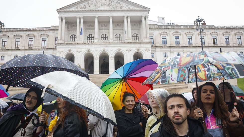 Manifestantes protestam a favor da autodeterminação da identidade de género