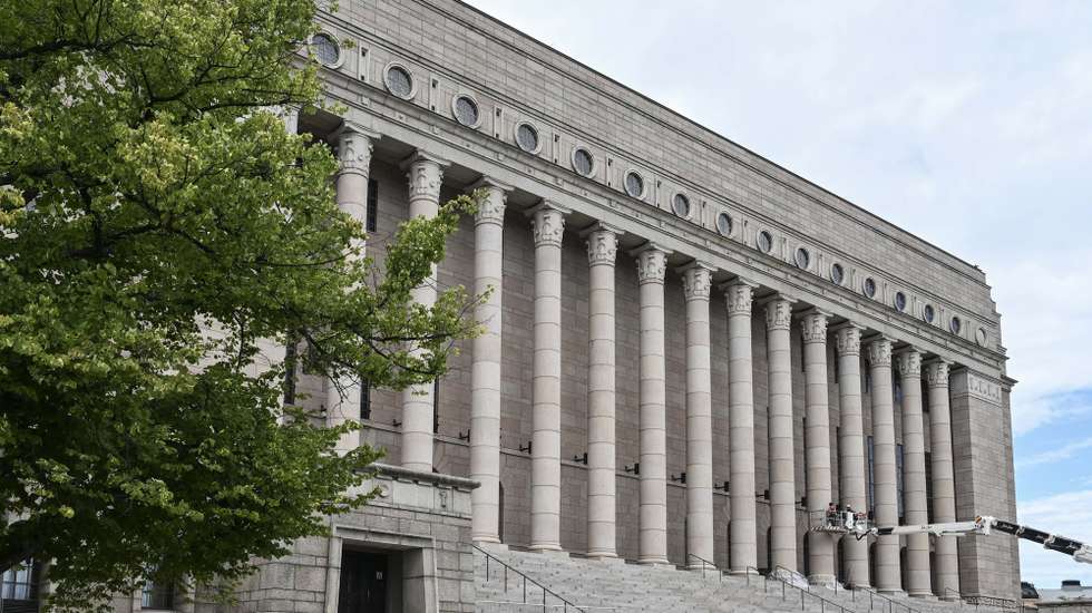 epa12309962 The Finnish Parliament building in Helsinki, Finland, 19 August 2025. A lawmaker and member of parliament died in the Parliament House during the summer recess, according to Helsinki Police reports.  EPA/KIMMO BRANDT