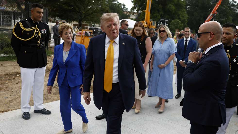 epa13189546 US President Donald Trump (C) and Secretary of Education Linda McMahon (C-L) at the construction site of a helipad on the South Lawn of the White House in Washington, DC, USA, 24 August 2026. President Trump invited families and children of the back-to-school event, which he was hosting in the Rose Garden, to view the construction.  EPA/WILL OLIVER / POOL