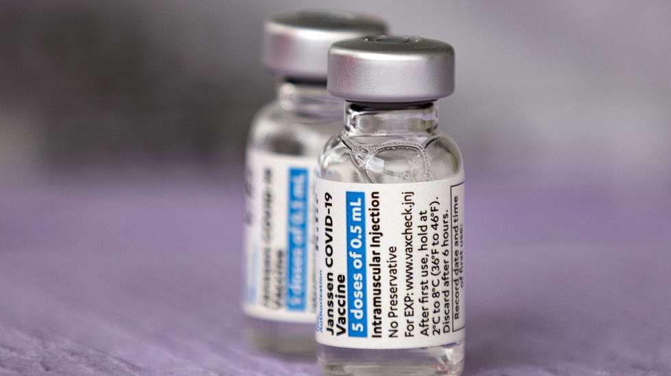 epa09156017 (FILE) - Vials of the Janssen (Pharmaceutical Companies of Johnson &amp; Johnson) vaccine against Covid-19 are displayed during a vaccination operation organized by St. John's Well Child and Family Center in Los Angeles, California, USA, 25 March 2021 (Reissued 23 April 2021). A Center of Disease Control (CDC) panel recommended that the US resume vaccinations with the Janssen vaccine against COVID-19, which was halted on 13 April after reports of rare blood clots.  EPA/ETIENNE LAURENT