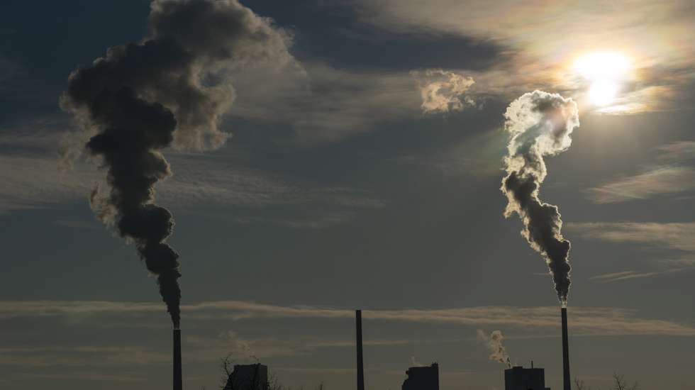 epa09680960 A general view on the coal-fired large-scale power plant Mannheim AG (GKM) in Mannheim, Germany, 12 January 2022. The German Federal Ministry for Climate Protection, Environment and Energy (BMU) is calling for immediate climate protection measures. One key point is the reform of the Renewable Energy Sources Act. To ensure that significantly more electricity is generated from wind and solar energy in the future, it is planned to increase the corresponding tender volumes. In addition, it is necessary to reconcile the expansion of wind power with the protection of species. According to the ministry, the targets set by the previous black-red-led government for this year will be missed by a wide margin, and next year will also be difficult.  EPA/RONALD WITTEK