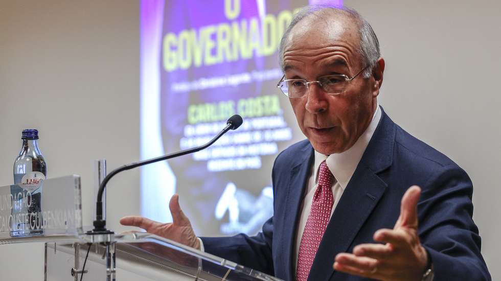 O conselheiro de Estado, Luis Marques Mendes, intervém no lançamento do livro "O Governador" do jornalista Luís Rosa, com prefácio da presidente do Banco Central Europeu, Christine Lagarde, na Fundação Calouste Gulbenkian, Lisboa, 15 de novembro de 2022. O livro conta "os bastidores da intervenção da troika e da queda do BES e do Banif, bem como as guerras do antigo governador do Banco de Portugal, Carlos Costa, com Sócrates, Salgado, Centeno e António Costa". MIGUELA. LOPES/LUSA