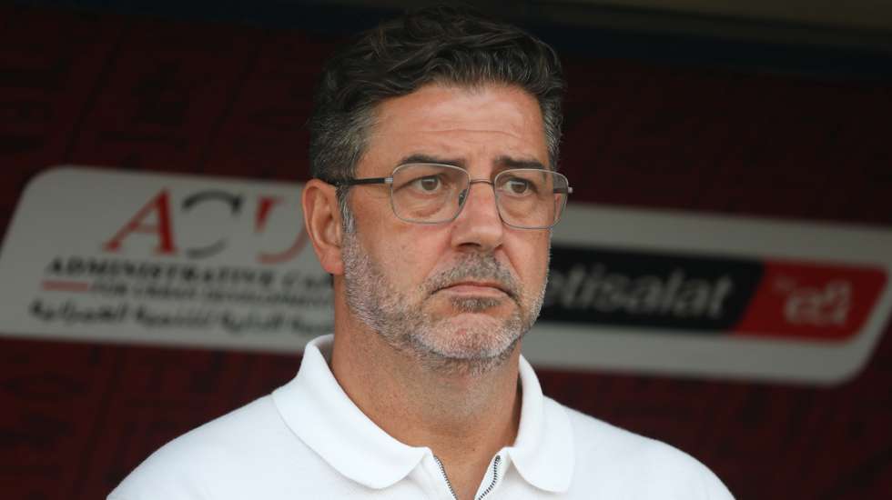 epa10848925 Egypt coach Rui Vitoria looks before the CAF nation qualification soccer match between Egypt and Ethiopia in Cairo, Egypt, 08 September 2023.  EPA/KHALED ELFIQI