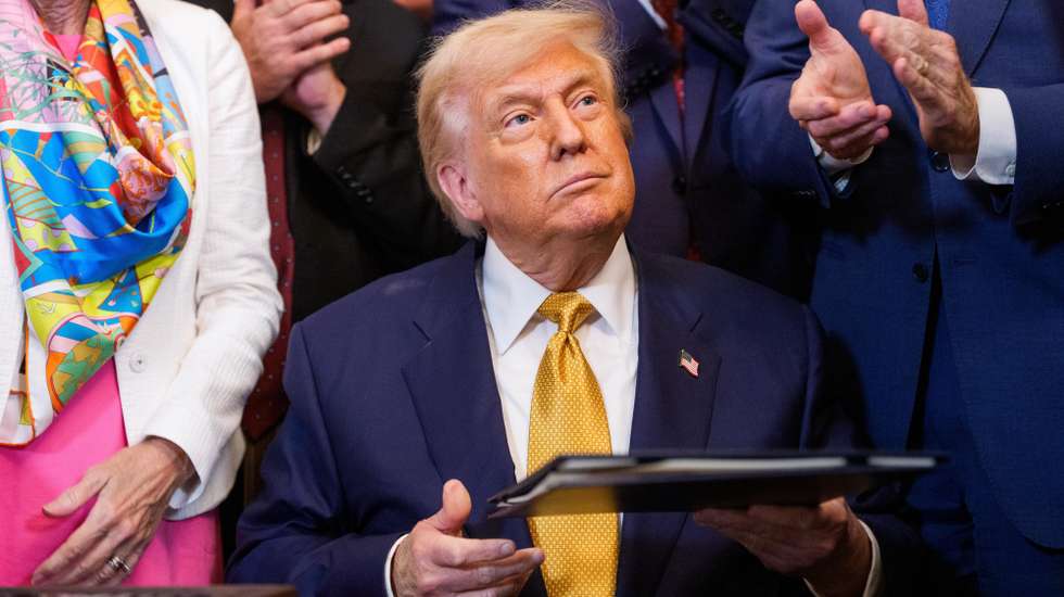 epa12241997 US President Donald Trump during a signing ceremony for 'The Halt All Lethal Trafficking of Fentanyl Act' in the East Room of the White House in Washington, DC, USA, 16 July 2025. The bill strengthens prison sentences for fentanyl traffickers and reclassifies the drug as a Schedule I substance.  EPA/AARON SCHWARTZ / POOL