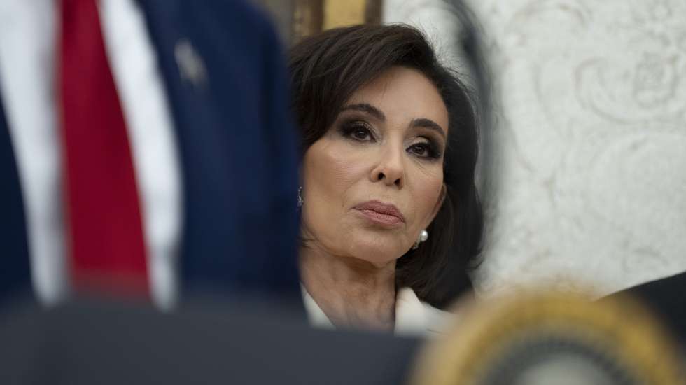 epa12141491 Jeanine Pirro participates in the ceremony for her swearing-in as interim US Attorney for the District of Columbia in the Oval Office at the White House in Washington, DC, USA, 28 May 2025.  EPA/Chris Kleponis - Pool via CNP / POOL