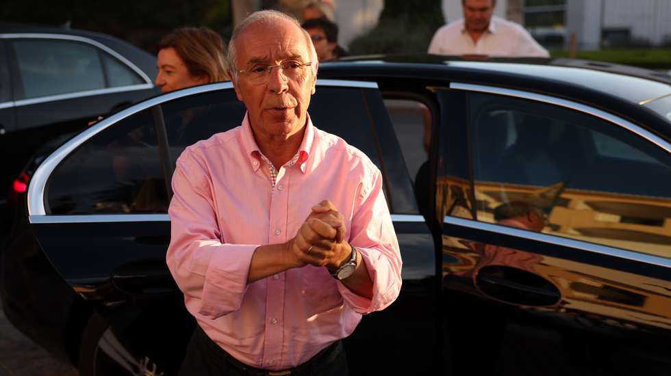 O candidato à Presidência da República, Luís Marques Mendes, à chegada para um jantar-conferência na Universidade de Verão do PSD, que decorre até ao próximo domingo numa unidade hoteleira de Castelo de Vide, 28 de agosto de 2025. NUNO VEIGA/LUSA