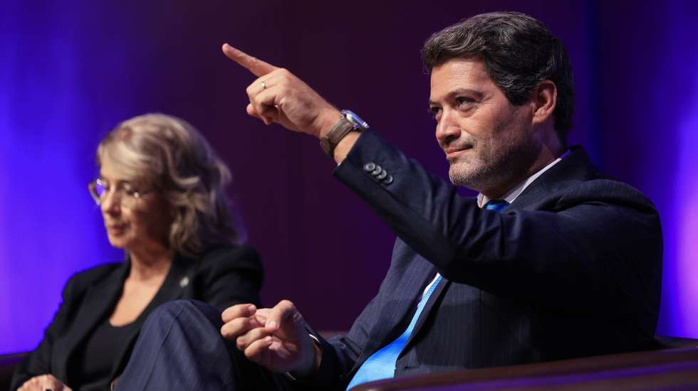 O candidato à Presidência da República André Ventura participa no 3.º Fórum Profissional Liberal a decorrer no Porto, 26 de Setembro de 2025. JOSÉ COELHO/LUSA