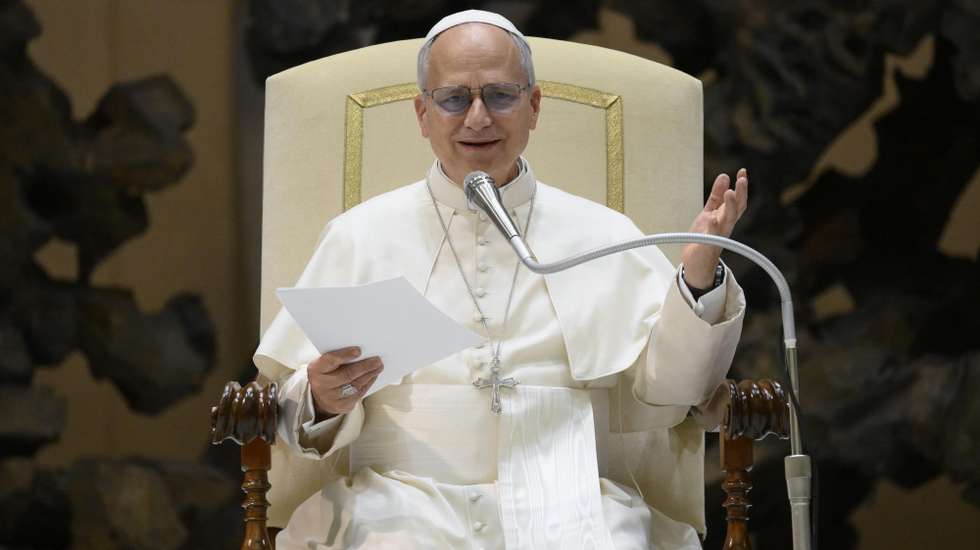 epa12641289 A handout picture provided by the Vatican Media shows Pope Leo XIV addressing a special audience for the young people of the Diocese of Rome, at the Paul VI Audience Hall in Vatican City, 10 January 2026.  EPA/VATICAN MEDIA HANDOUT HANDOUT EDITORIAL USE ONLY/NO SALES