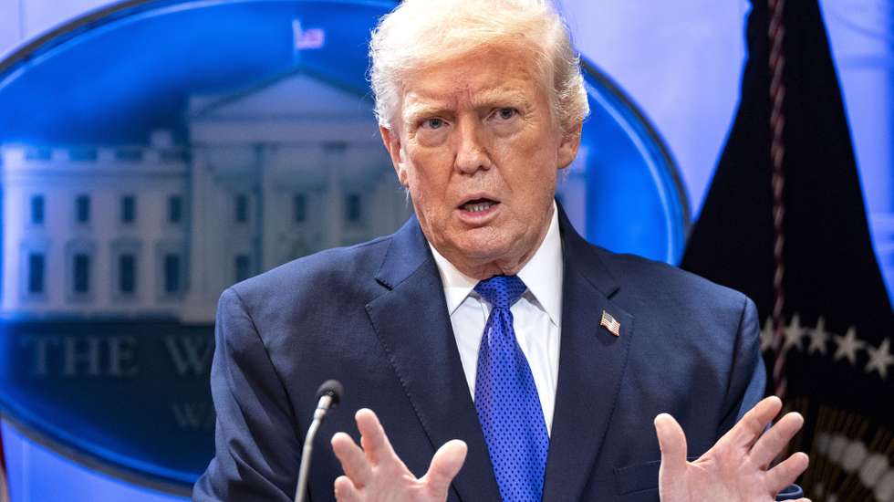 epa12763354 US President Donald J. Trump addresses a press conference about the Supreme Court's striking down of most of his tariffs in the briefing room at the White House in Washington, DC, USA, 20 February 2026. Earlier today, the Supreme Court ruled against President Trump's tariff program.  EPA/BONNIE CASH / POOL