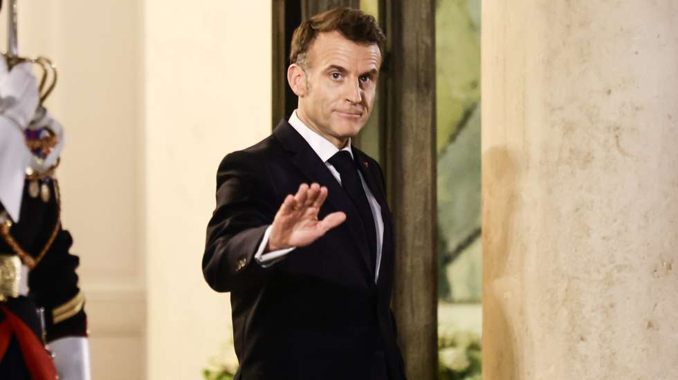 epa12792716 French President Emmanuel Macron waits for the arrival of President of Singapore Tharman Shanmugaratnam for a working dinner at the Elysee Palace in Paris, France, 03 March 2026.  EPA/TERESA SUAREZ