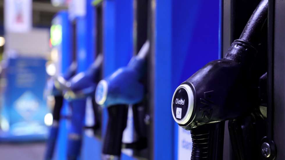 epa09811117 A Diesel pump at a gas station in Duisburg, Germany, 08 March 2022. Gasoline prices are at an unprecedented level, the reason being the increase in the price of crude oil, which is due to the war in Ukraine.  EPA/FRIEDEMANN VOGEL
