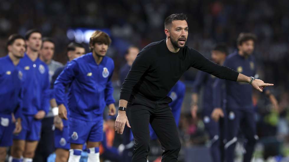 FC Porto head coach Francesco Farioli during their Portuguese Cup semi-finals second leg soccer match against Sporting held at Dragao stadium, in Porto, Portugal, 22 April 2026. ESTELA SILVA/LUSA