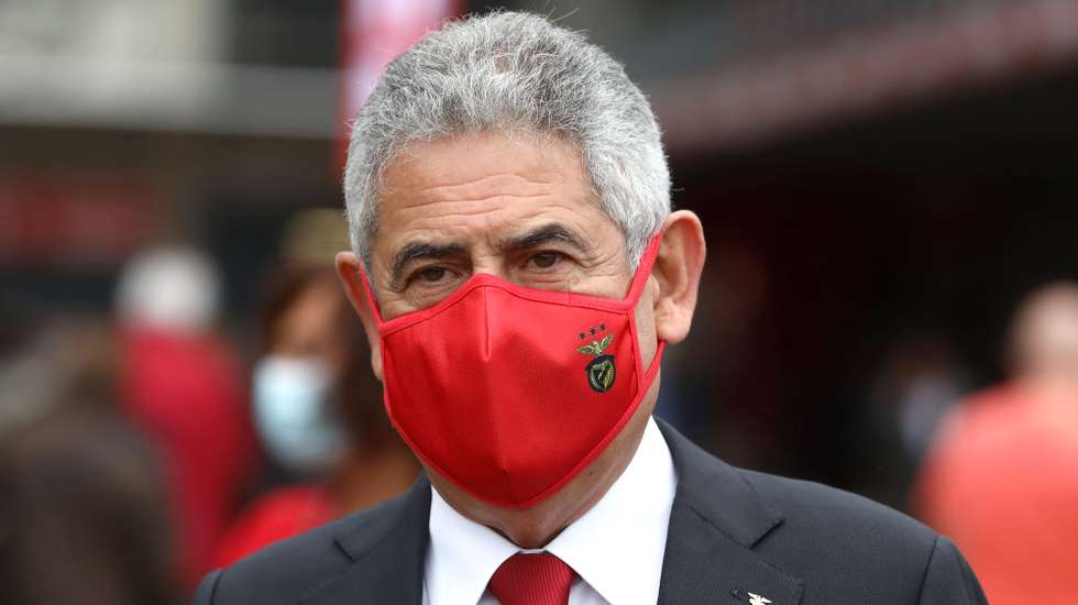 O candidato à presidência do Sport Lisboa Benfica, Luis Filipe Vieira, à chegada para exercer o seu direito de voto para as eleições do clube, no Estádio da Luz, em Lisboa, 28 de outubro de 2020. ANTÓNIO PEDRO SANTOS/LUSA