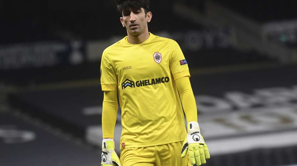 epa08875956 Antwerp's goalkeeper Alireza Beiranvand reacts during the UEFA Europa League group J soccer match between Tottenham Hotspur and Royal Antwerp FC in London, Britain, 10 December 2020.  EPA/NEIL HALL