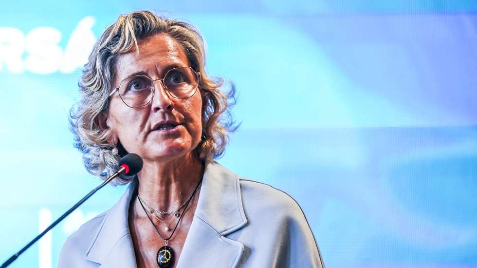 A ministra da Coesão Territorial, Ana Abrunhosa, discursa na abertura da conferência “Estado da Arte – O Minho no Portugal de Amanhã", no âmbito das comemorações de aniversário da Associação Empresarial do Minho (AEMinho) a decorrer no Forte Santiago da Barra em Viana do Castelo, 26 de maio de 2023. HUGO DELGADO/LUSA