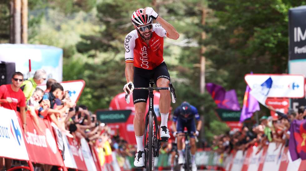 Jesús Herrada soube reagir no momento certo ao ataque de Jonathan Caicedo, controlou as movimentações de Geraint Thomas e ganhou numa fuga onde era o único corredor da Cofidis