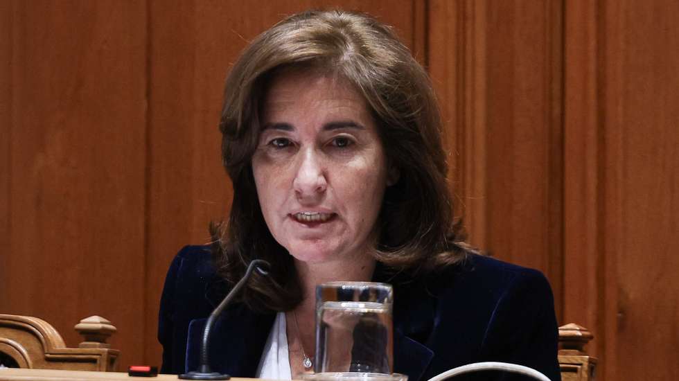 A ministra do Trabalho, Solidariedade e Segurança Social, Ana Mendes Godinho, fala perante a Comissão de Orçamento e Finanças na Assembleia da República, em Lisboa, 14 de novembro de 2023. TIAGO PETINGA/LUSA