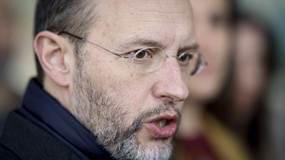 O líder do Livre, Rui Tavares, fala aos jornalistas à chegada para a entrega da lista de candidaturas pelo círculo eleitoral do partido por Lisboa às eleições legislativas, no Palácio de Justiça, em Lisboa, 29 de janeiro de 2024. FILIPE AMORIM/LUSA