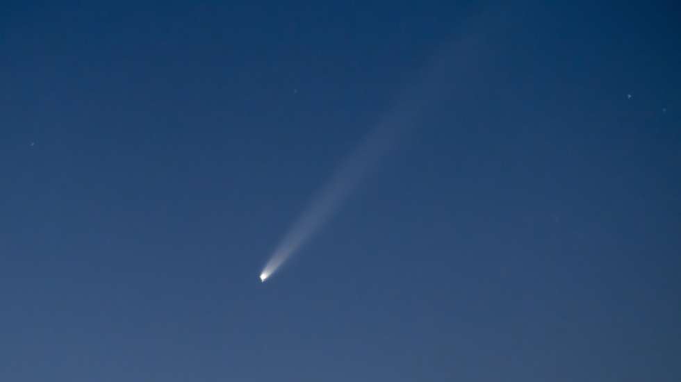 epa11633450 Comet C/2023 A3 (Tsuchinshan-ATLAS) moves across the sky over the volcanic cone of Gayria Caldera in the town of Agua de Bueyes, Fuerteventura, Canary Islands, Spain 30 September 2024.  EPA/CARLOS DE SAA