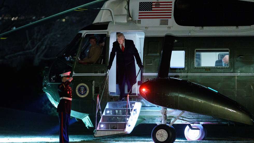 epa11857383 US President Donald Trump arrives on the South Lawn of the White House, Washington, DC, USA, 27 January 2025. President Trump arrived back to Washington DC after delivering a speech at the 2025 House Republican Members Conference Dinner in in Miami, Florida.  EPA/WILL OLIVER / POOL