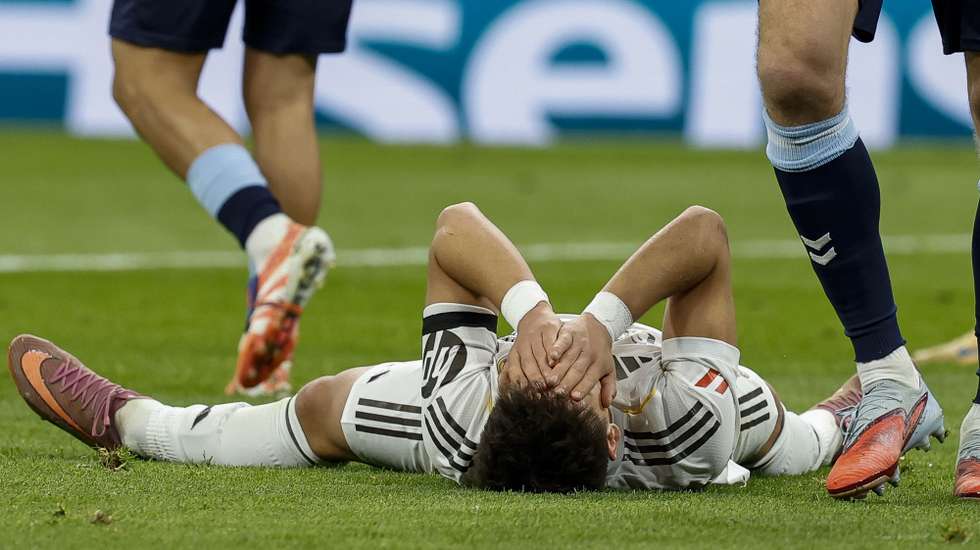 epa12577673 Real Madrid' Arda Guler puts his hands on his face as he lies on the ground during the Spanish LaLiga soccer match between Real Madrid and Celta de Vigo, in Madrid, Spain, 07 December 2025.  EPA/Chema Moya