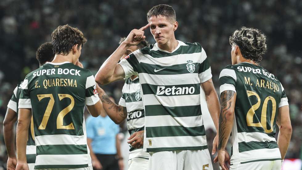 Sporting`s Sergi Altimira (C) celebrates a goal against Vitoria de Guimaraes during their Portuguese First League soccer match held at Alvalade Stadium, Lisbon, Portugal, 14th August 2026. MIGUEL A. LOPES/LUSA