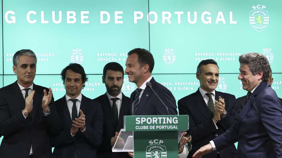 O presidente do Sporting Clube de Portugal (SCP), Frederico Varandas (C), durante a cerimónia de tomada de posse dos órgãos sociais do Sporting, eleitos para o quadriénio 2026-2030, em Lisboa, 18 de março de 2026. ANTÓNIO COTRIM/LUSA
