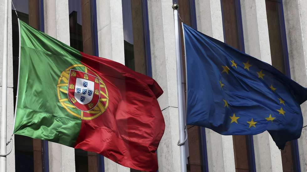 Para financiar a recuperação, a Comissão Europeia vai contrair, em nome da UE, empréstimos nos mercados de capitais até 800 mil milhões de euros