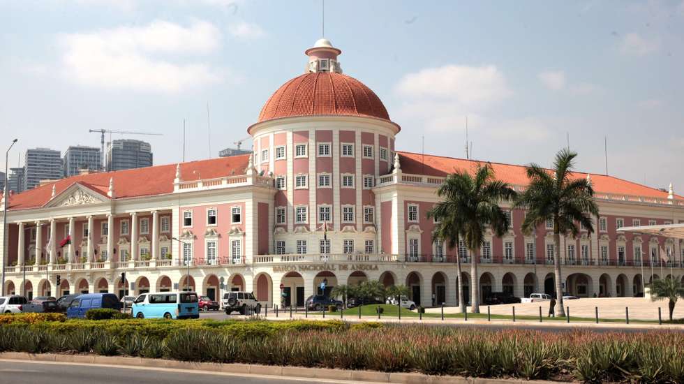 Fachada do edifício do Banco Nacional de Angola (BNA), em Luanda, Angola, 07 de julho de 2020. AMPE ROGÉRIO/LUSA
