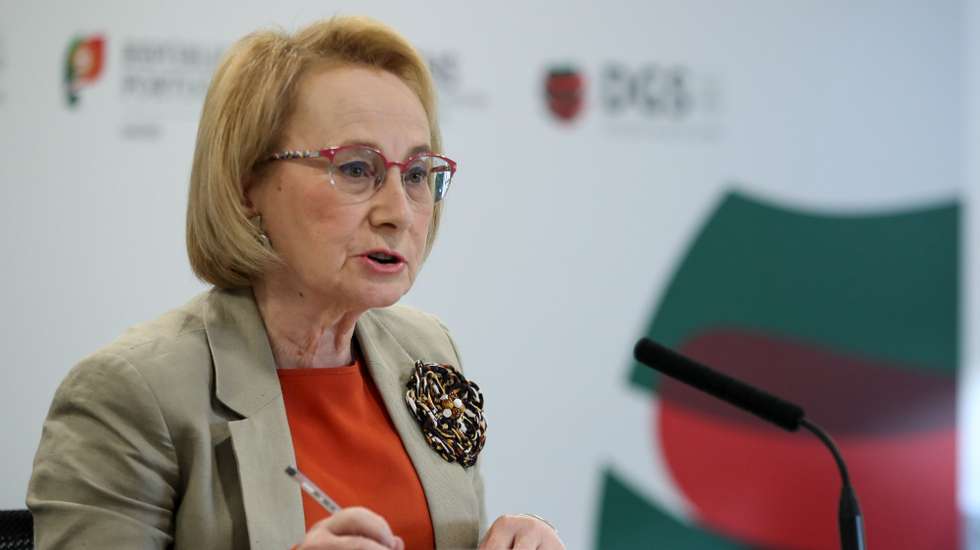 A diretora-geral da Saúde, Graça Freitas, fala aos jornalistas durante a conferência de imprensa realizada no Ministério da Saúde, em Lisboa, 9 de novembro de 2020. Portugal contabiliza hoje mais 63 mortos relacionados com a covid-19, o maior número de casos num só dia desde o início da pandemia, e 4.096 novos casos de infeção com o novo coronavírus. MANUEL DE ALMEIDA/POOL/LUSA