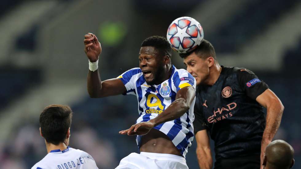 epa08855854 FC Porto's Chancel Mbemba (L) in action against Manchester City's Rodri HernÃ¡ndez (R) during their UEFA Champions League soccer match at Dragao stadium, Porto, Portugal, 01 December 2020.  EPA/ESTELA SILVA