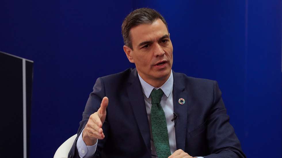 epa08951077 Spanish Prime Minister Pedro Sanchez takes part in the Forum 'European Funds. The Clues for Recovery', organized by Spanish international news agency Efe and KPMG International, at the headquarters of Efe News Agency in Madrid, Spain, 20 January 2021.