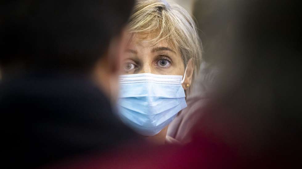 A ministra da Saúde, Marta Temido, fala aos jornalistas no final de uma visita à estrutura hospitalar de contingência de Lisboa, no Estádio Universitário de Lisboa, 20 de janeiro de 2021.  JOSÉ SENA GOULÃO/LUSA