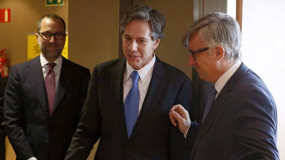 epa08836815 (FILE) - Spanish Secretary of State for Foreign Affairs, Ignacio Ybanez (R), welcomes US Deputy Secretary of State, Antony Blinken (C), prior to their meeting in Madrid, Spain, 27 July 2015 (reissued 23 November 2020). According to media reports on 23 November 2020, President-elect Joe Biden is expected to nominate Anthony Blinken to serve as his Secretary of State. Biden will reportedly announce his cabinet on 24 November.  EPA/J. J. GUILLEN