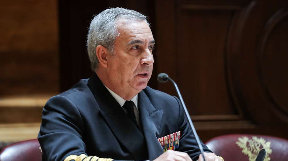 O Chefe do Estado-Maior da Armada, almirante Mendes Calado, fala durante a sua audição perante a Comissão de Defesa Nacional, no âmbito da relevância da missão das Forças Armadas no combate à pandemia da covid-19 e do possível impacto desta crise sanitária nas missões da Marinha, na Assembleia da República, em Lisboa, 28 de abril de 2020. MIGUEL A. LOPES/LUSA