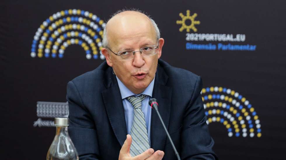 O ministro dos Negócios Estrangeiros, Augusto Santos Silva, durante a audição na Comissão de Negócios Estrangeiros e Comunidades Portuguesas esta tarde na Assembleia da República em Lisboa, 23 de fevereiro de 2021. MIGUEL A. LOPES/LUSA