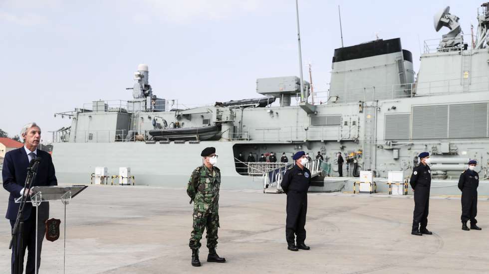 O ministro da Defesa Nacional, João Gomes Cravinho esteve presente na cerimónia de partida do Navio Patrulha Oceânico &quot;Setúbal&quot;, que inicia uma missão no âmbito da cooperação no domínio da defesa, diplomacia naval e apoio à política externa do Estado, inserida na iniciativa Mar Aberto 2021, tendo partido a 01 de março de 2021 da base naval do Alfeite em AlmadaTIAGO PETINGA/LUSA