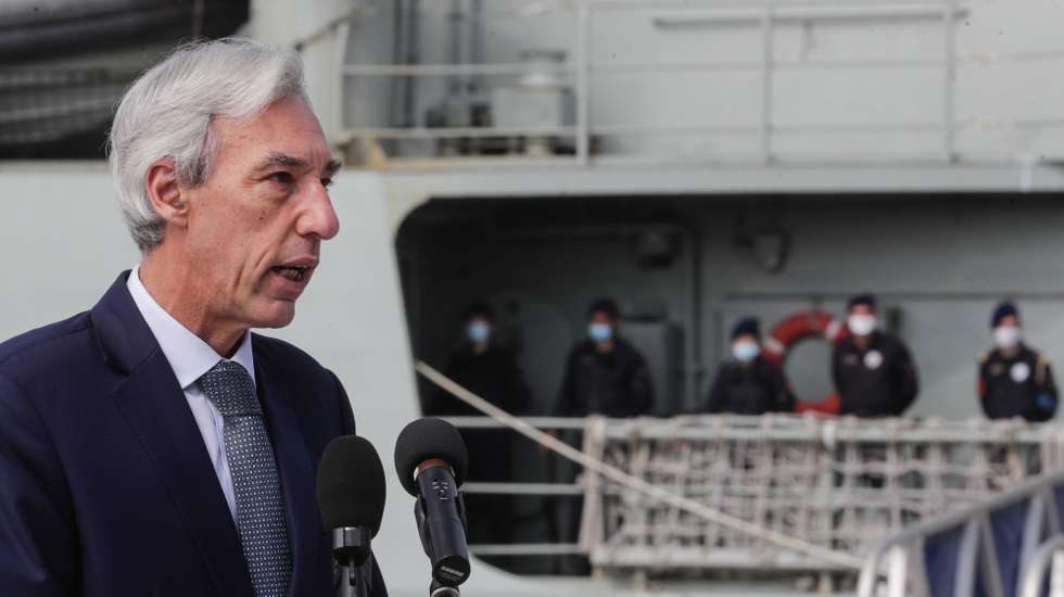 O ministro da Defesa Nacional, João Gomes Cravinho esteve presente na cerimónia de partida do Navio Patrulha Oceânico "Setúbal", que inicia uma missão no âmbito da cooperação no domínio da defesa, diplomacia naval e apoio à política externa do Estado, inserida na iniciativa Mar Aberto 2021, tendo partido a 01 de março da base naval do Alfeite em Almada. TIAGO PETINGA/LUSA
