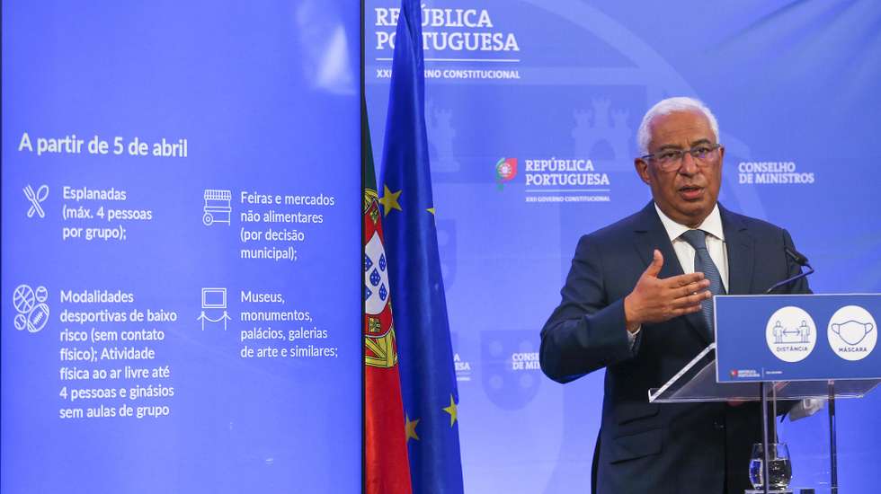 O primeiro-ministro, AntÃ³nio Costa, fala aos jornalistas no final da reuniÃ£o do Conselho de Ministros para, entre outros assuntos, debater a aprovaÃ§Ã£o de novas regras de desconfinamento para implementar a partir de 05 de abril, no Centro Cultural de BelÃ©m, em Lisboa, 01 de abril de 2021. O primeiro-ministro, afirmou hoje que Portugal pode â€œdar o passo de avanÃ§arâ€ com as medidas de desconfinamento previstas para a prÃ³xima segunda-feira. MANUEL DE ALMEIDA/LUSA
