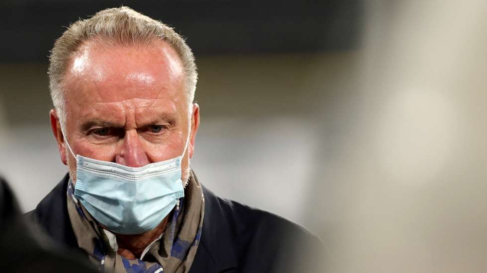 epa08805277 Bayern's chairman of the board Karl-Heinz Rummenigge looks on before the German Bundesliga soccer match between Borussia Dortmund and Bayern Muenchen in Dortmund, Germany, 07 November 2020.  EPA/FRIEDEMANN VOGEL / POOL CONDITIONS - ATTENTION: The DFL regulations prohibit any use of photographs as image sequences and/or quasi-video.