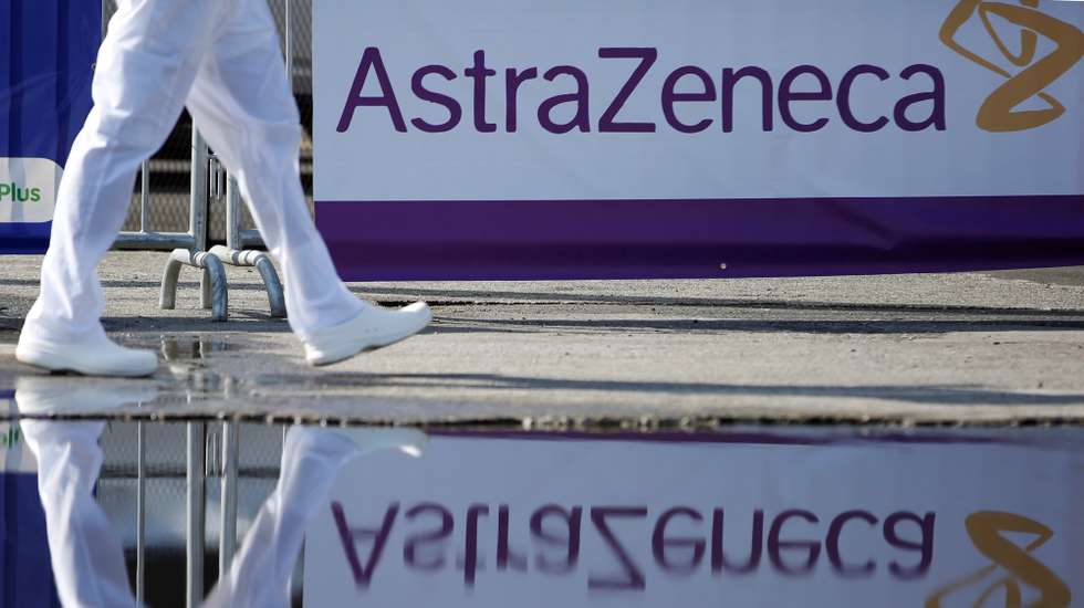 epaselect epa09153004 Medical personnel walk during a day of immunization against COVID-19 with the AstraZeneca vaccine (also known as Vaxzevria), at an express center in Panama City, Panama, 22 April 2021. Some 18,000 'volunteers' receive the first dose of the vaccine against COVID-19 from AstraZeneca.  EPA/Bienvenido Velasco