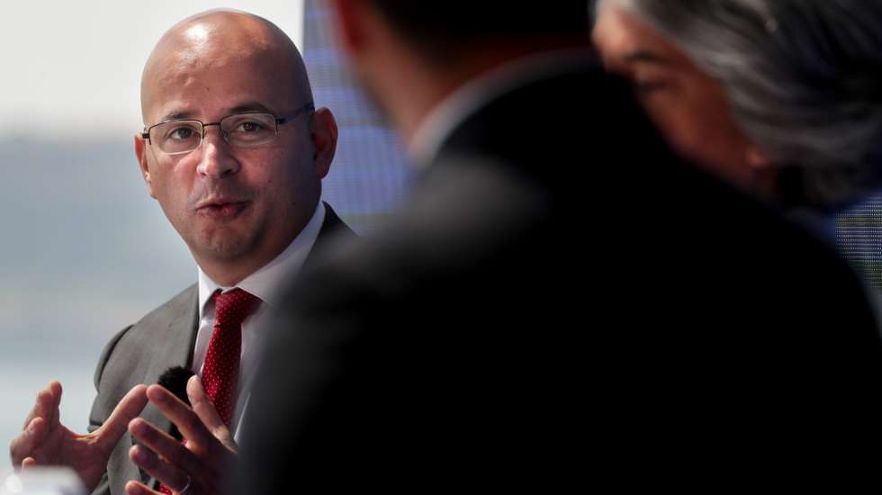 O ministro de Estado e das Finanças, João Leão (E), participa na apresentação do Programa IVAucher, plano de dinamização do consumo nos setores do turismo e da cultura, no Museu de Arte Antiga, em Lisboa, 31 de maio de 2021. TIAGO PETINGA/LUSA