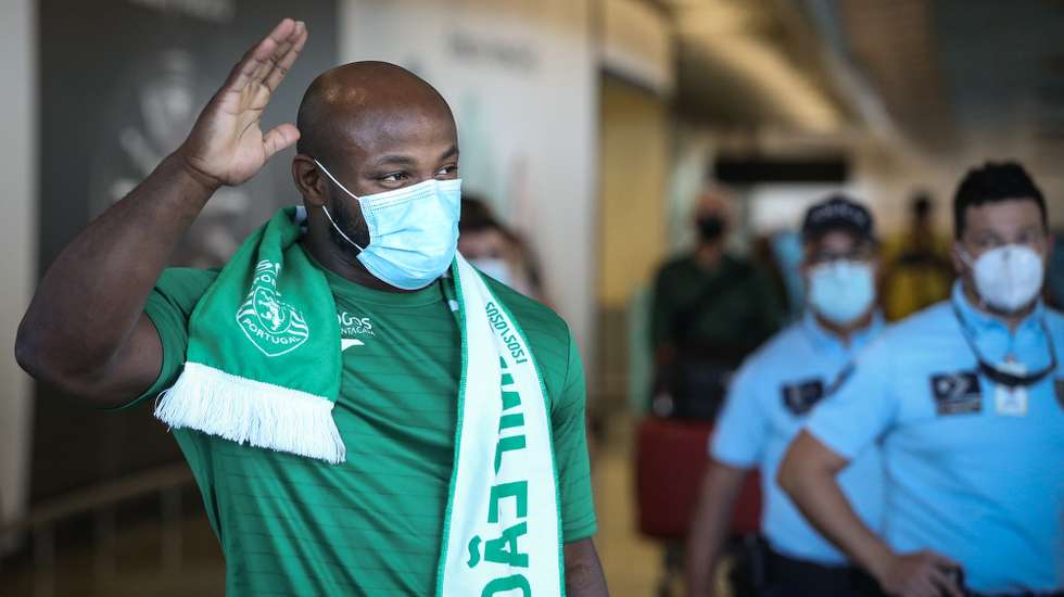 O judoca português, Jorge Fonseca, bicampeão do mundo, à chegada ao aeroporto de Lisboa, 12 de junho de 2021. RODRIGO ANTUNES/LUSA
