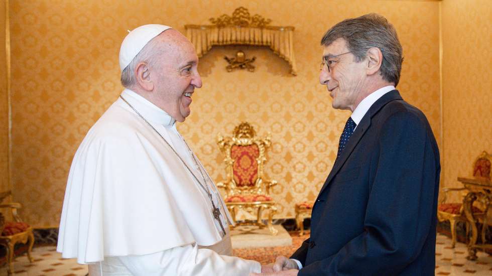 epa09302648 A handout picture provided by the Vatican Media shows Pope Francis (L) receiving in audience European Parliament President David Sassoli (R) in Vatican City, 26 June 2021.  EPA/VATICAN MEDIA HANDOUT  HANDOUT EDITORIAL USE ONLY/NO SALES