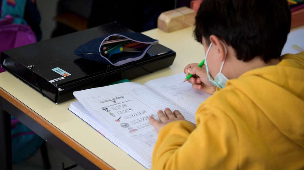 Alunos do ensino básico na Escola EB Joaquim Nicolau de Almeida, regressam às aulas, após período de confinamento obrigatório devido à pandemia Covid-19, Vila Nova de Gaia, 15 de março de 2021.  FERNANDO VELUDO/LUSA