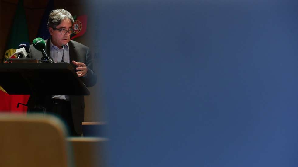 O ministro do Mar, Ricardo Serrão Santos, faz um ponto da situação sobre as possibilidades de captura da sardinha até ao final de 2021 numa conferência de imprensa na sede do ministério em Lisboa, 18 de junho de 2021. TIAGO PETINGA/LUSA