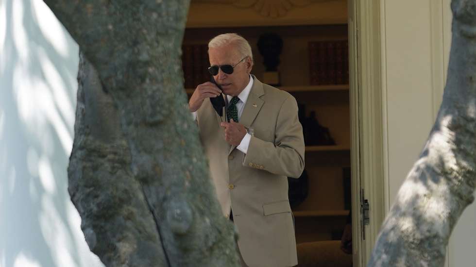 epa09401847 US President Joe Biden walks from the Oval Office as he departs the White House in Washington, DC, USA, 06 August 2021, en route Wilmington, Delaware.  EPA/Yuri Gripas / POOL