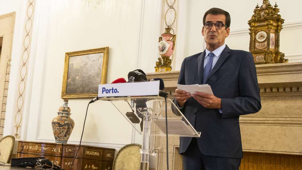 O presidente da Câmara Municipal do Porto, Rui Moreira, durante uma conferência de imprensa que decorreu nos Paços do Concelho da edilidade, sobre o encerramento do Centro de Vacinação do Queimódromo, Porto, 19 de Agosto de 2021. RUI MANUEL FARINHA / LUSA